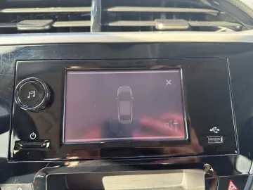 Car image 26