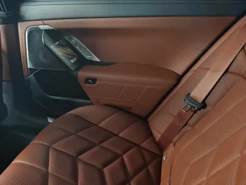 Car image 37