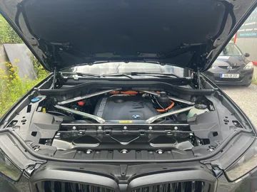 Car image 27