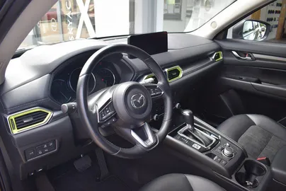 Car image 25