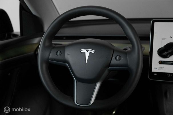 Tesla Model Y Long Range AWD 378 kW image number 11