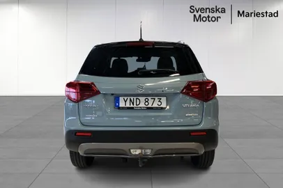 Car image 4