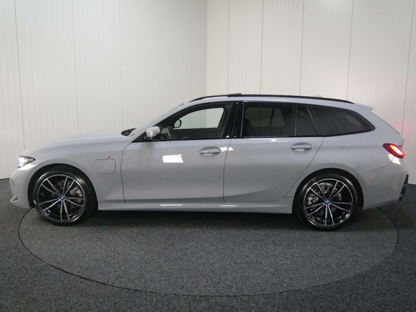 BMW 330e Touring 215 kW image number 8