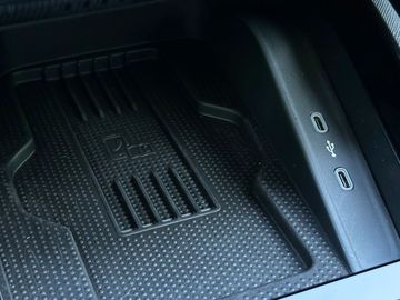 Car image 36