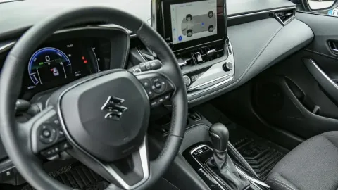 Car image 14