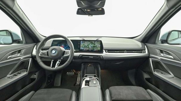 BMW iX1 xDrive30 200 kW image number 4