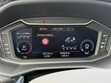 Car image 30