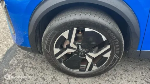 Car image 20