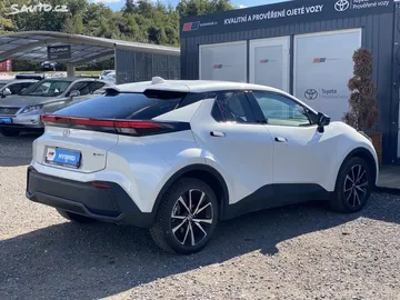 Car image 4