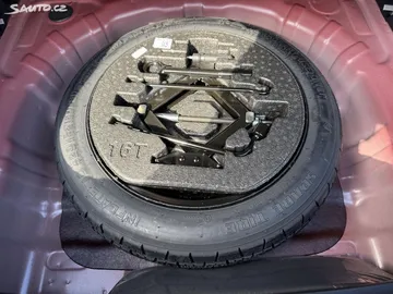Car image 23