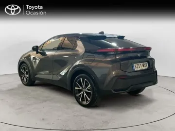 Car image 4