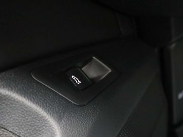 Car image 40