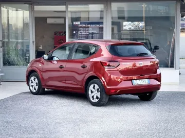 Car image 5