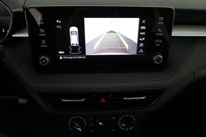 Car image 30