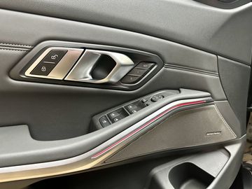 Car image 37