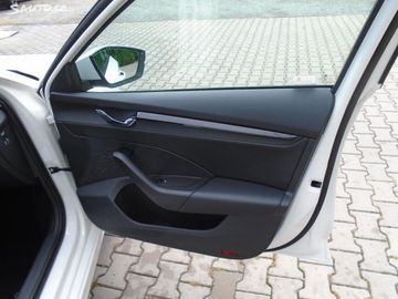 Car image 33