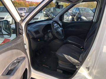 Car image 17