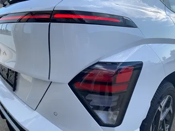 Car image 25