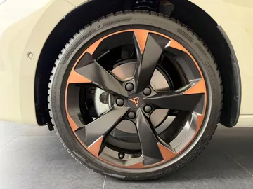 Car image 33