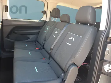 Car image 26