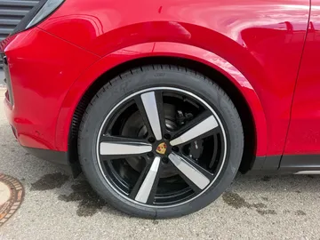 Car image 13
