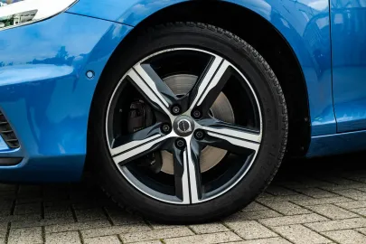 Car image 32