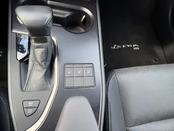Car image 28