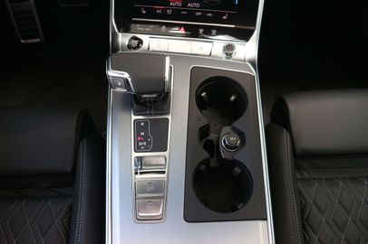 Car image 28