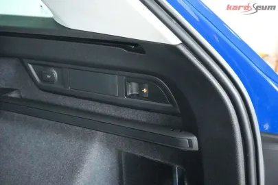 Car image 40