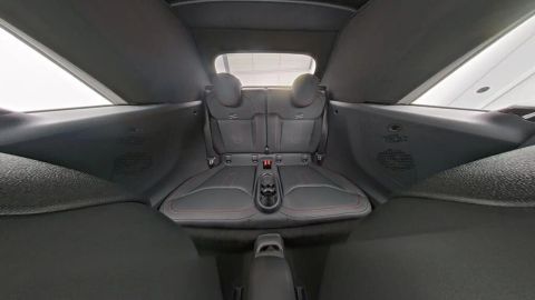 Car image 26