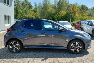 Car image 3