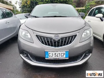 Car image 3