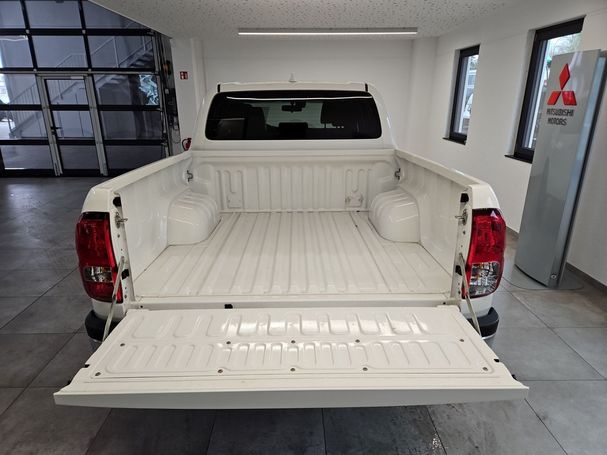 Toyota Hilux Double Cab Comfort 110 kW image number 8