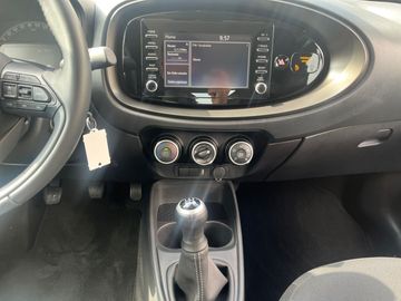 Car image 16