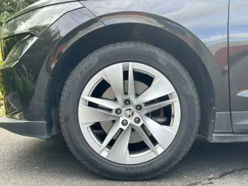 Car image 26