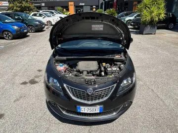 Car image 21