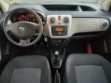 Car image 12