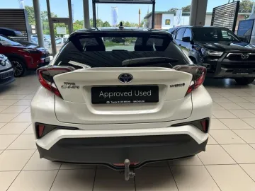Car image 3