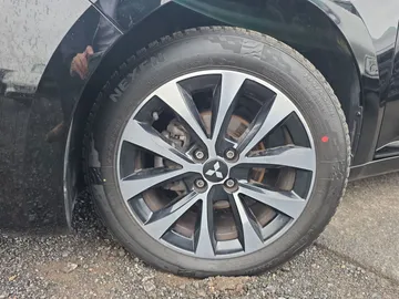 Car image 30