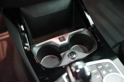 Car image 34