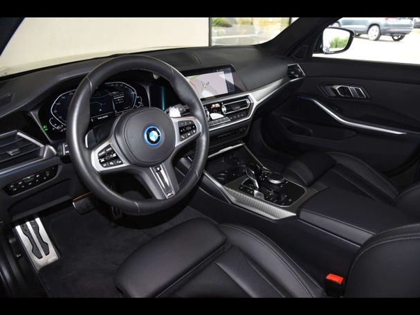 BMW 330 Touring M Sport 137 kW image number 3