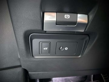 Car image 37