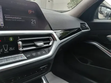 Car image 32