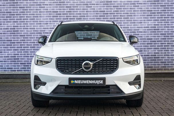 Volvo XC40 Recharge T4 Plus Dark 155 kW image number 2