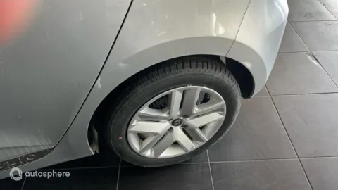 Car image 20