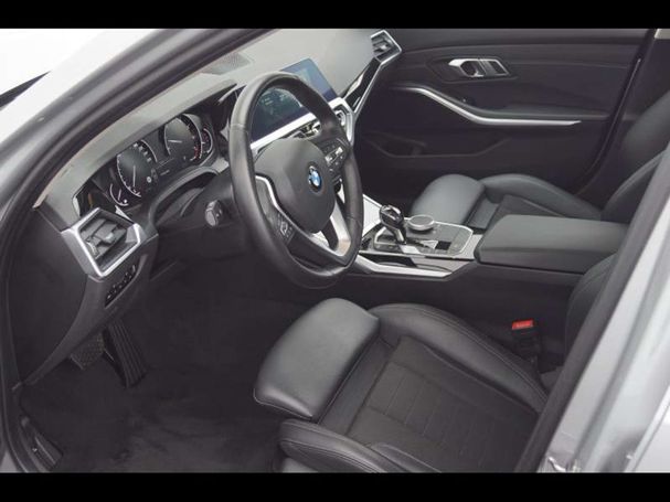 BMW 320i 135 kW image number 11