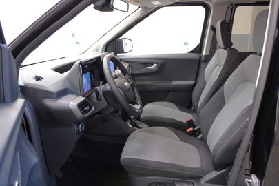 Car image 12