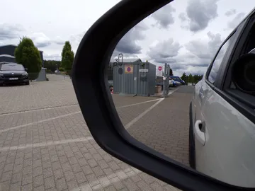 Car image 29