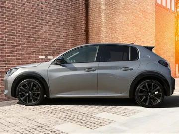 Car image 4