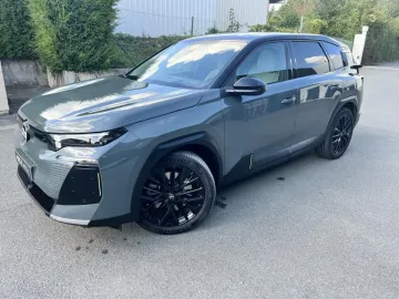 Car image 24